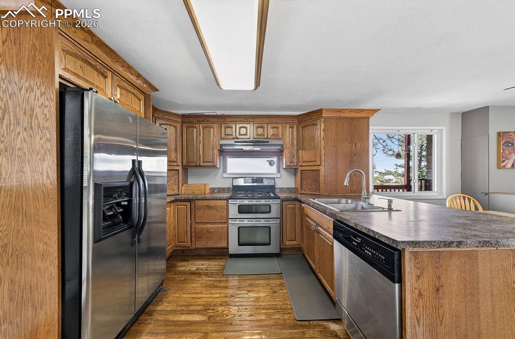 Image 11 of 45: Kitchen
