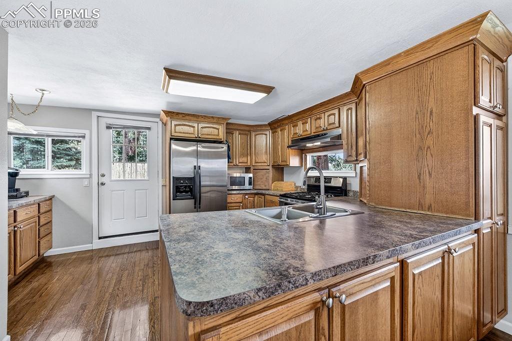 Image 12 of 45: Kitchen
