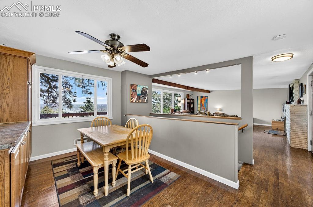 Image 18 of 45: Dining Area
