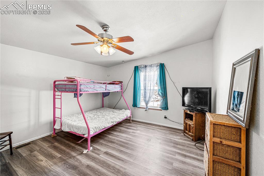 Image 17 of 34: Bedroom