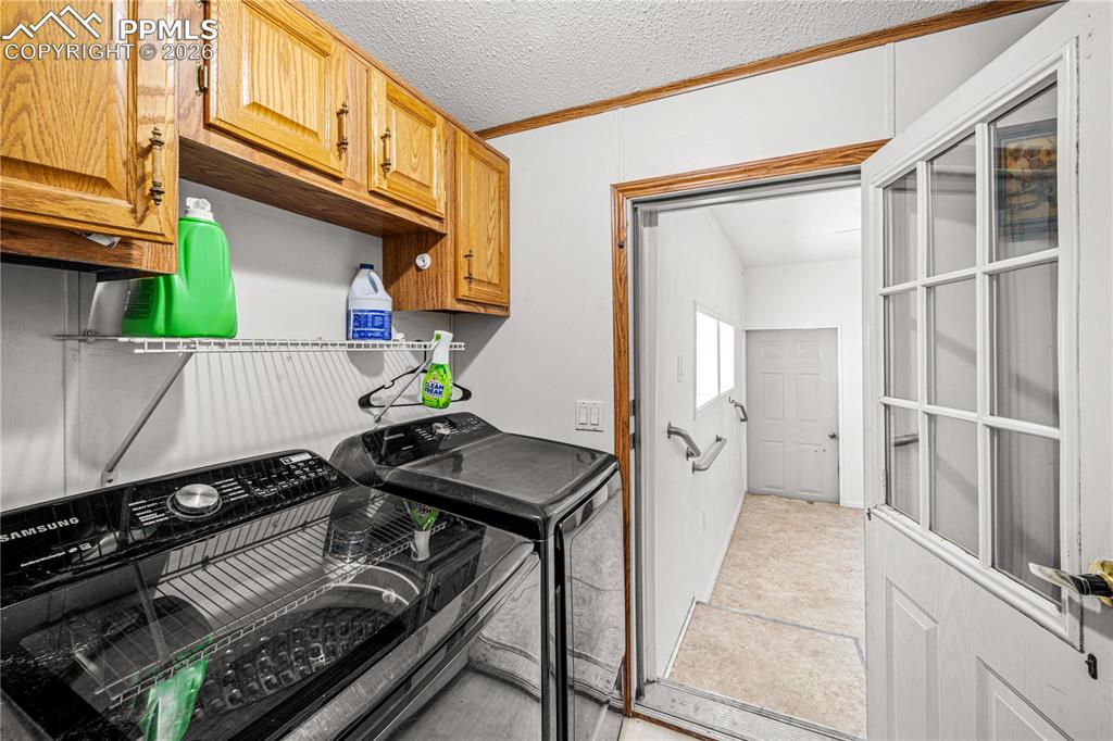 Image 21 of 34: Laundry