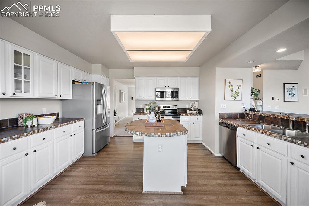 Image 13 of 47: Kitchen