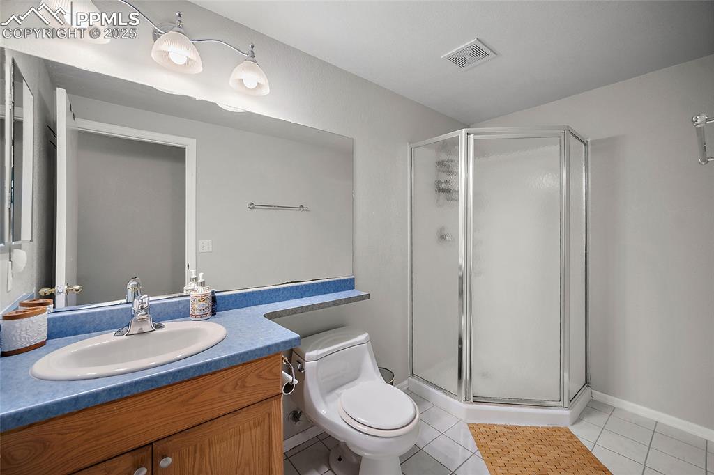 Image 42 of 47: Bathroom