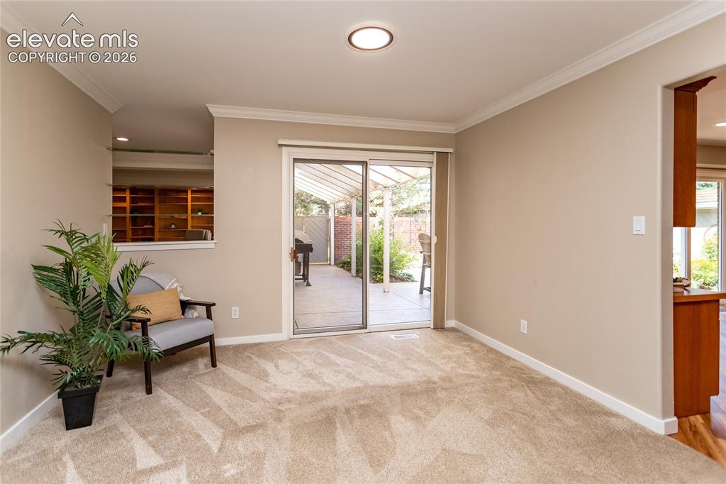 Image 13 of 49: Dining Area