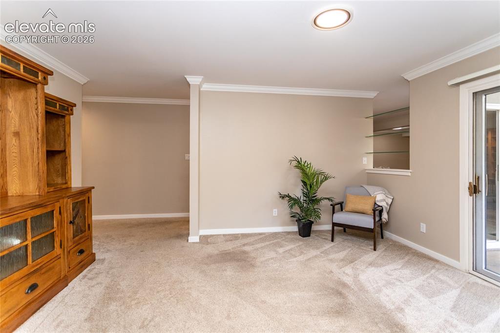 Image 14 of 49: Dining Area