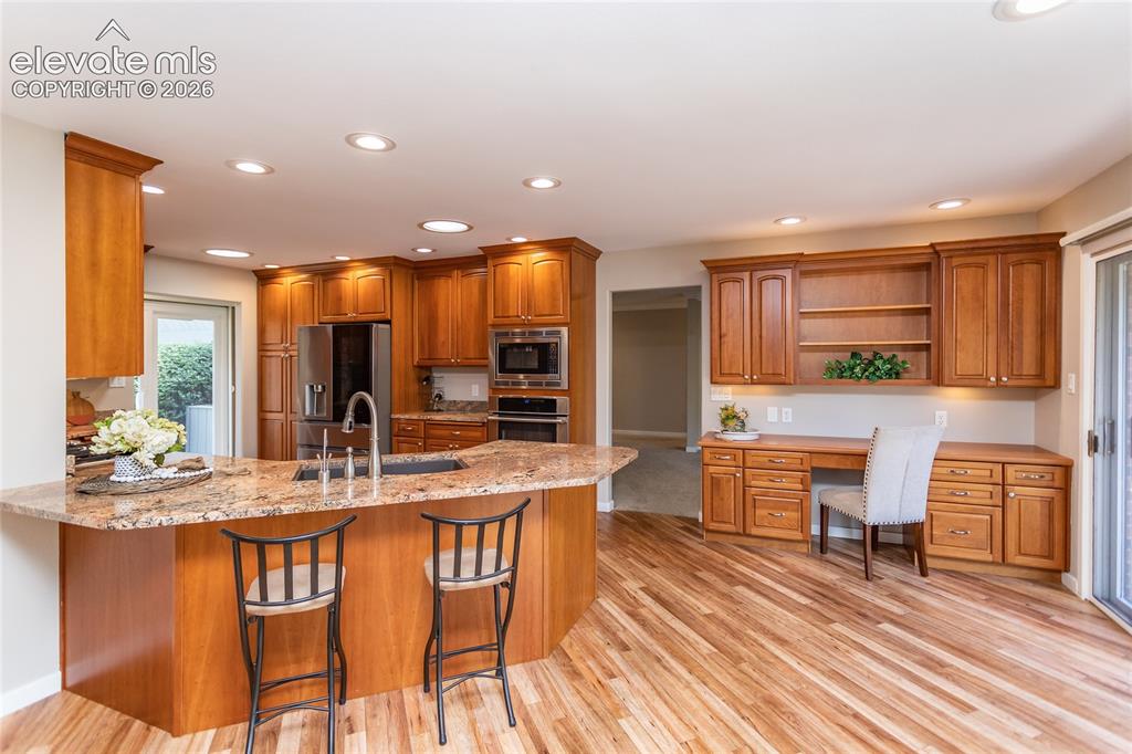 Image 15 of 49: Kitchen