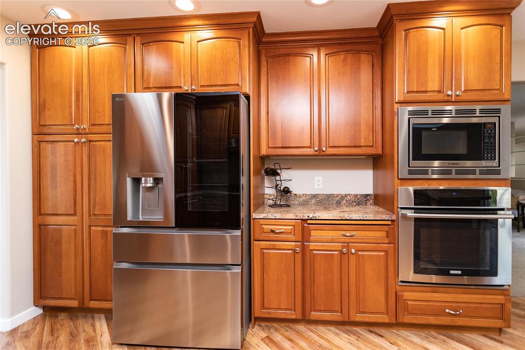 Image 19 of 49: Kitchen