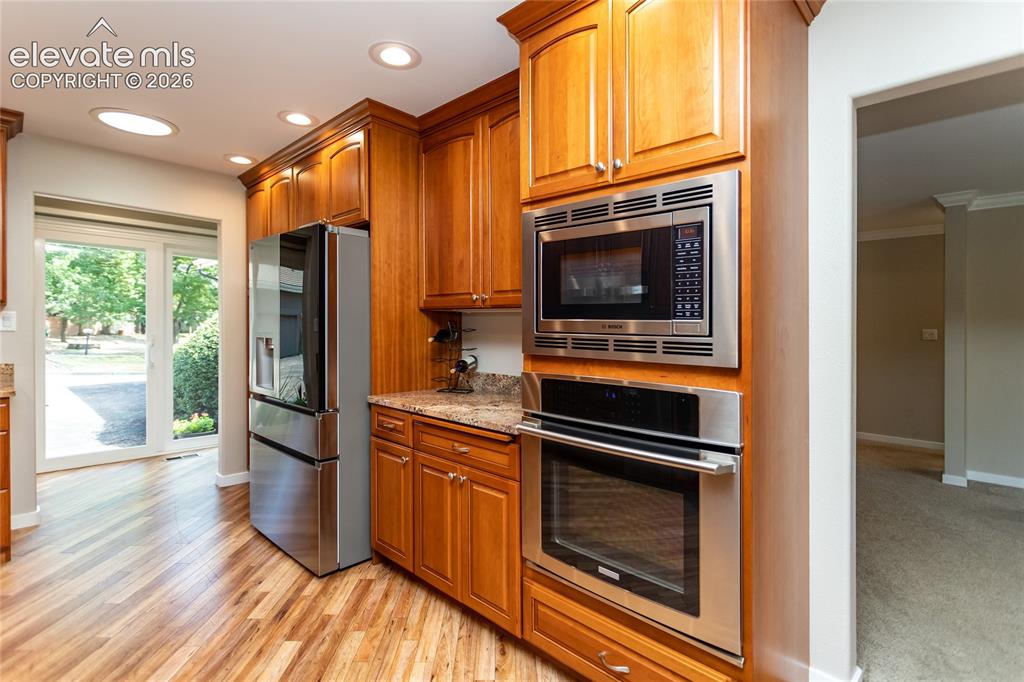 Image 20 of 49: Kitchen
