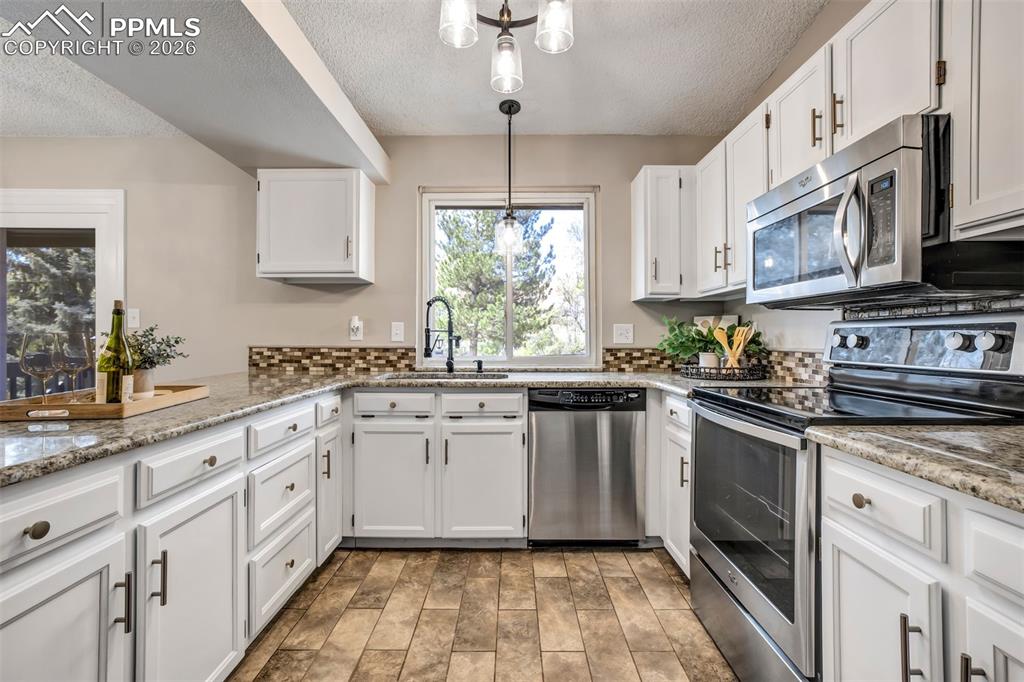 Image 10 of 29: Kitchen