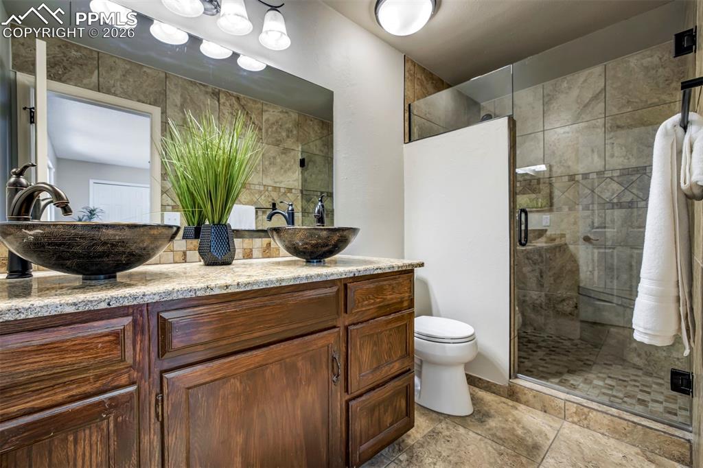 Image 13 of 29: Bathroom