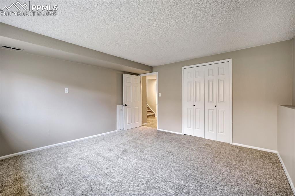 Image 18 of 29: Bedroom