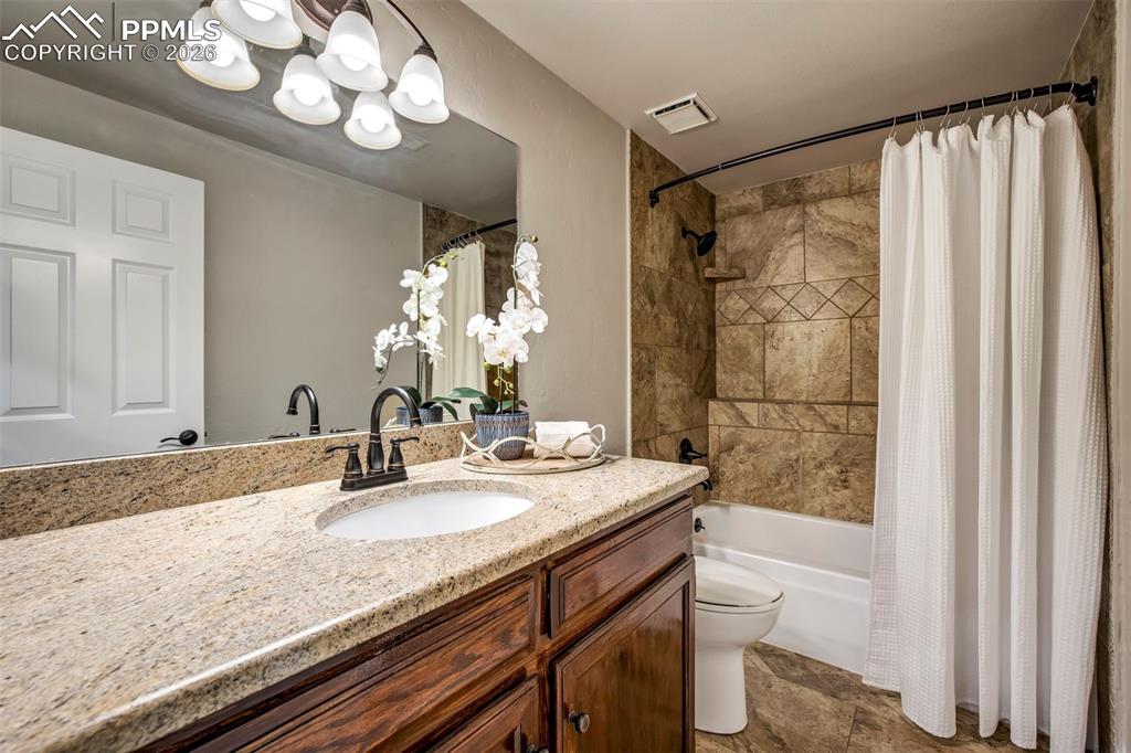 Image 20 of 29: Bathroom