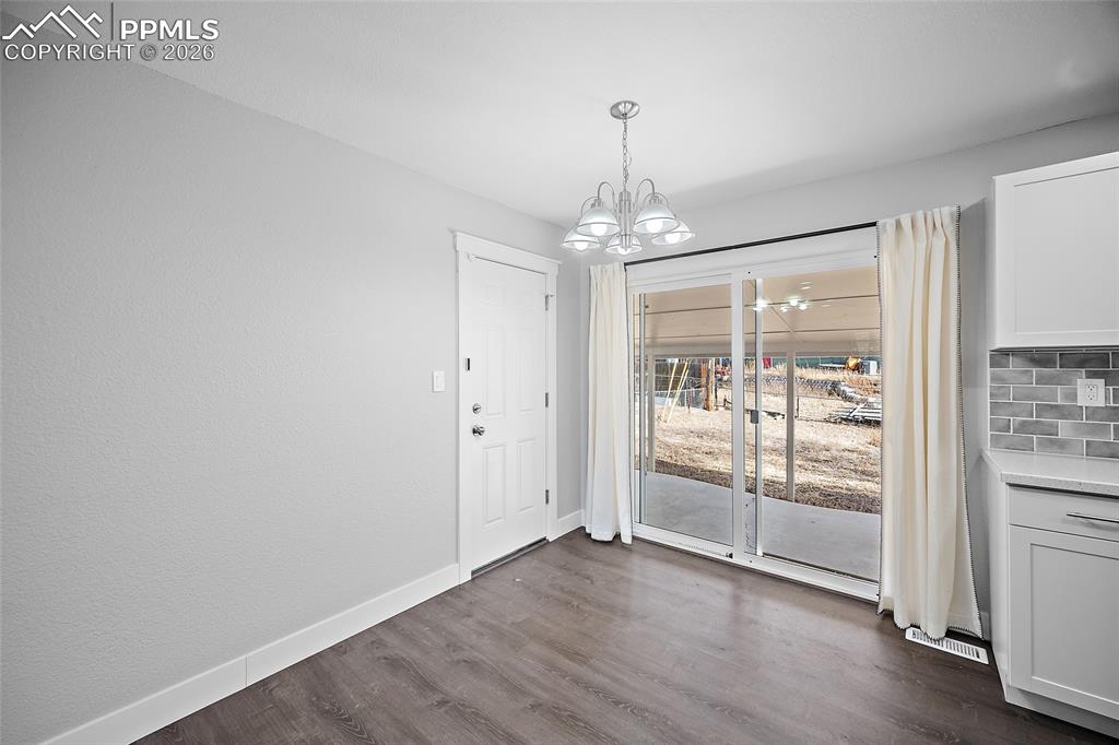 Image 5 of 38: Dining Area