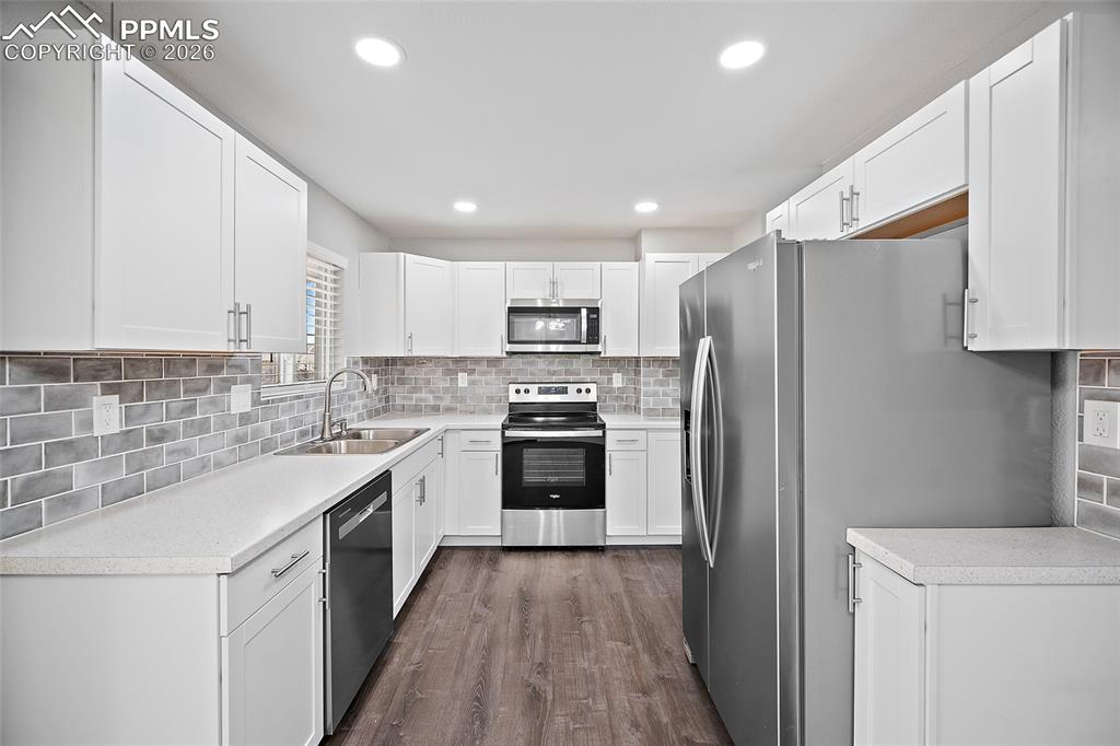 Image 7 of 38: Kitchen