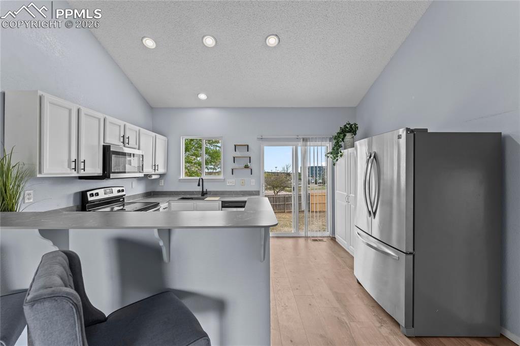 Image 7 of 30: Newly remodeled kitchen 