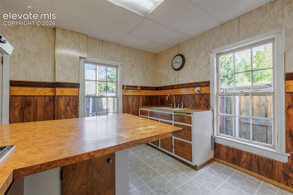 Image 11 of 45: Kitchen