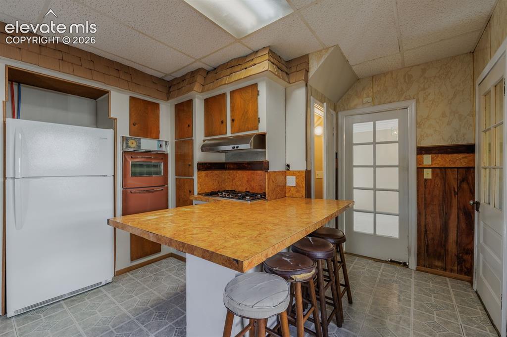 Image 12 of 45: Kitchen