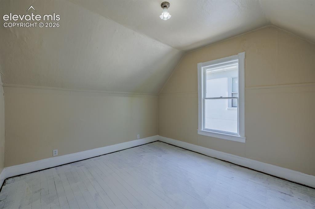 Image 21 of 45: Bonus Room
