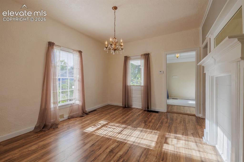 Image 7 of 45: Dining Area