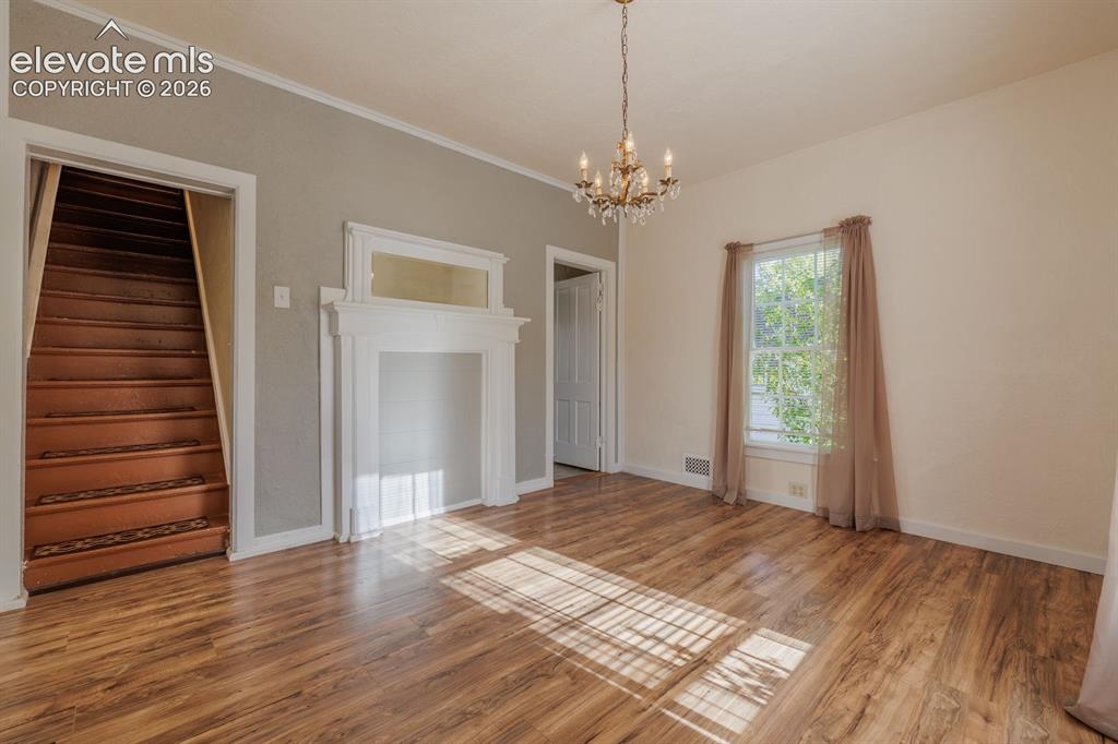 Image 9 of 45: Dining Area