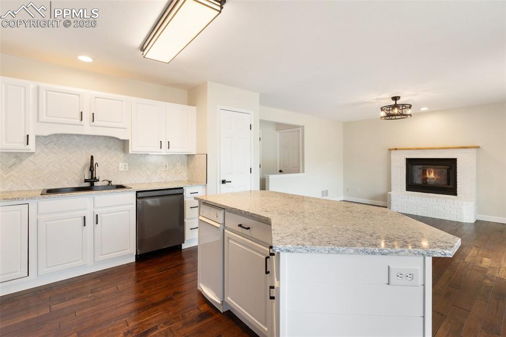 Image 18 of 47: Kitchen