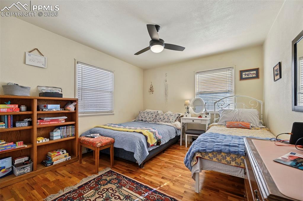 Image 18 of 41: Bedroom