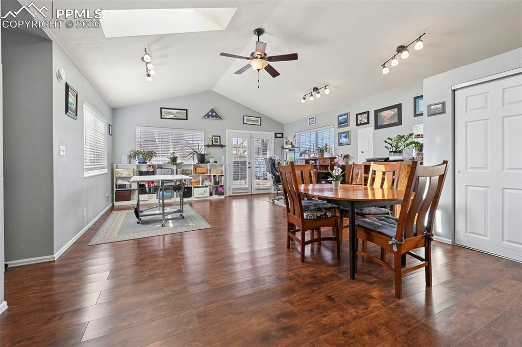 Image 22 of 41: Dining Area