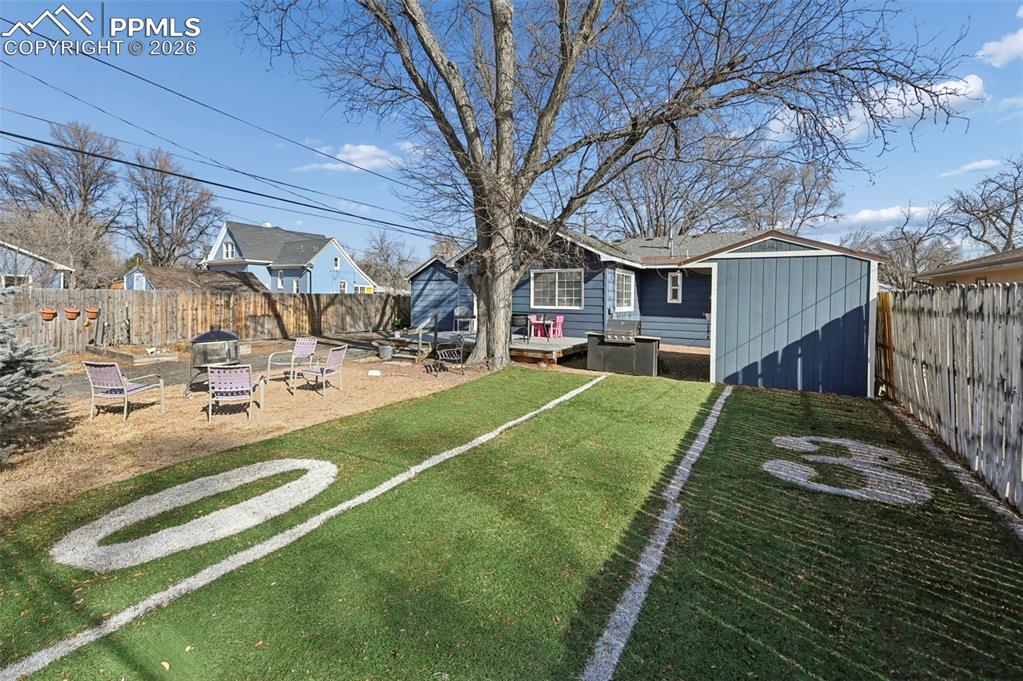 Image 31 of 41: Yard