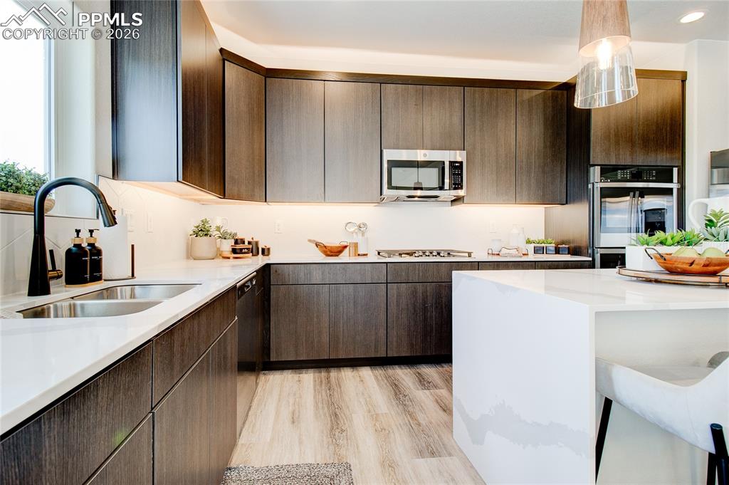 Image 5 of 28: Kitchen