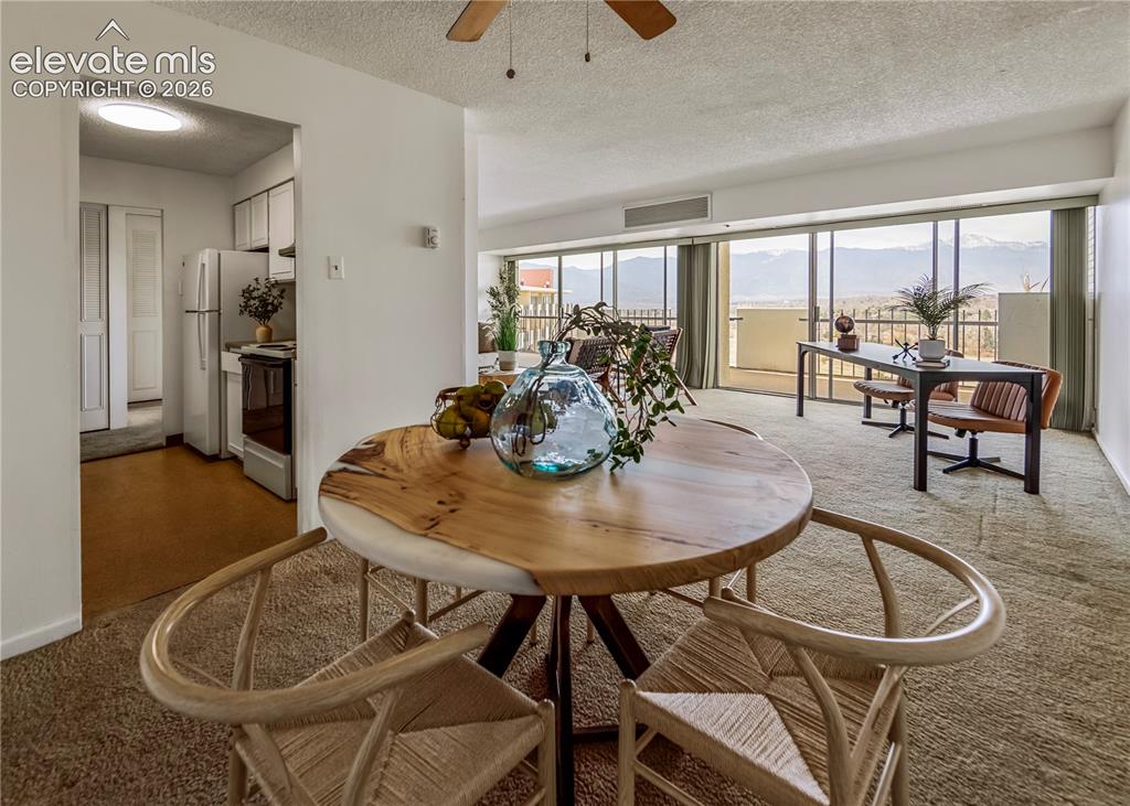 Image 13 of 34: Dining Area