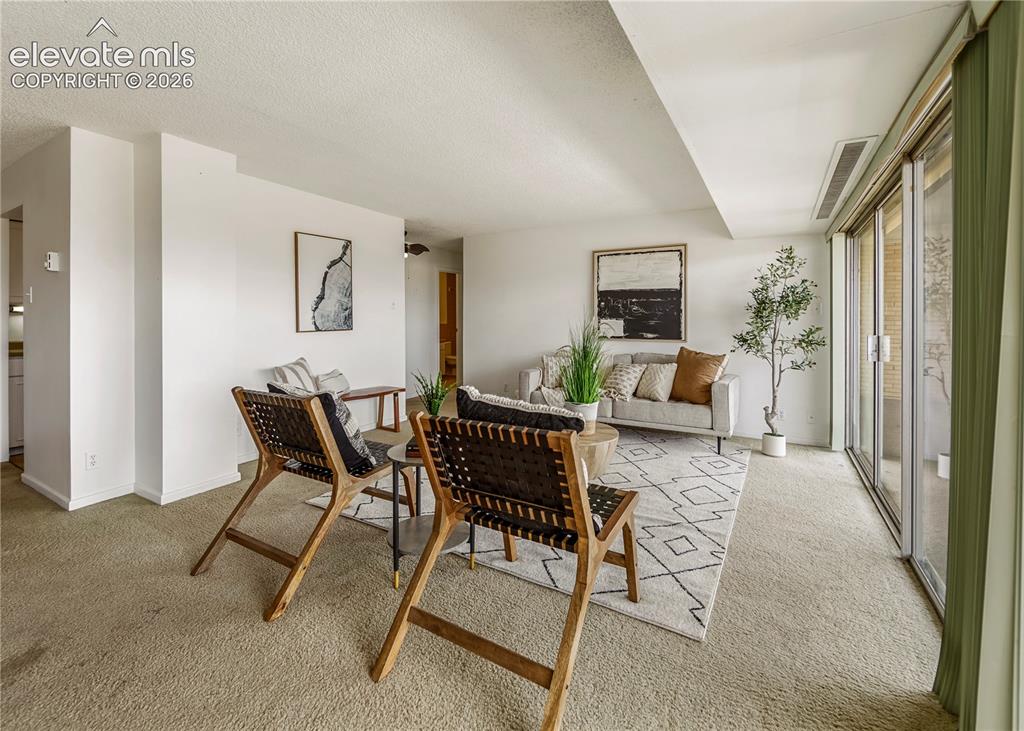Image 9 of 34: Dining Area