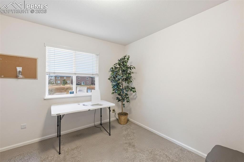 Image 14 of 18: Secondary bedroom 3