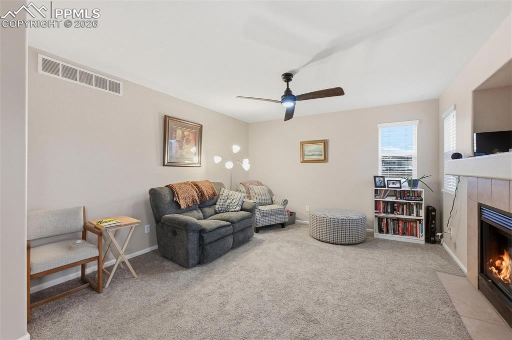 Image 7 of 18: Living Room