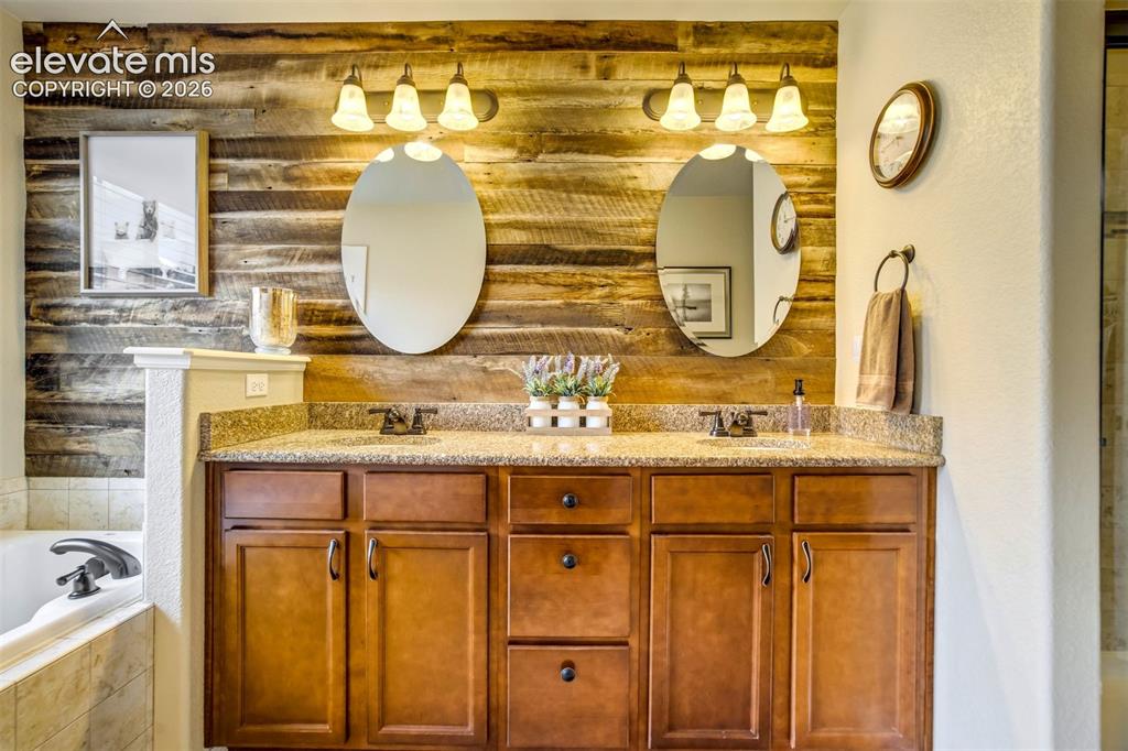 Image 15 of 34: Bathroom