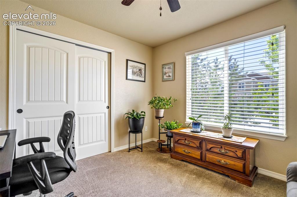 Image 19 of 34: Office