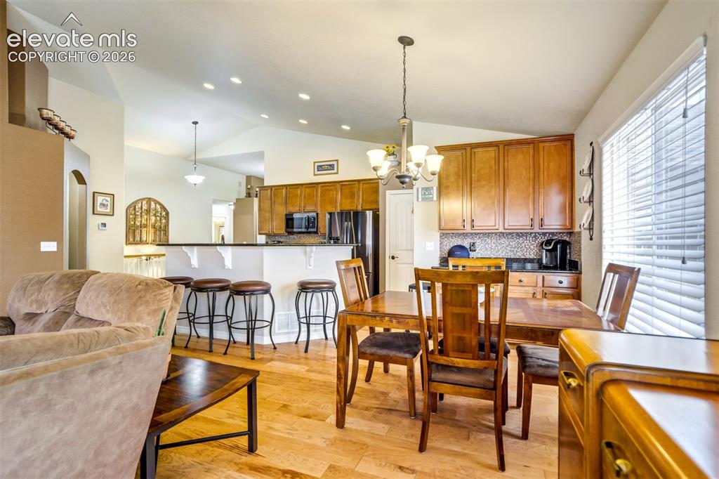 Image 7 of 34: Dining Area