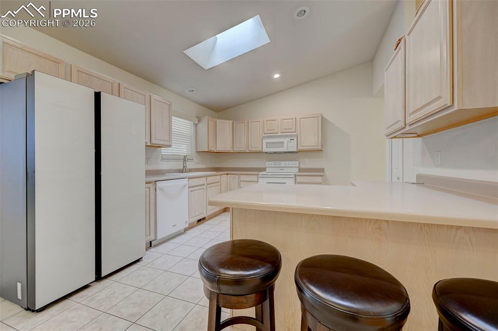 Image 10 of 38: Kitchen