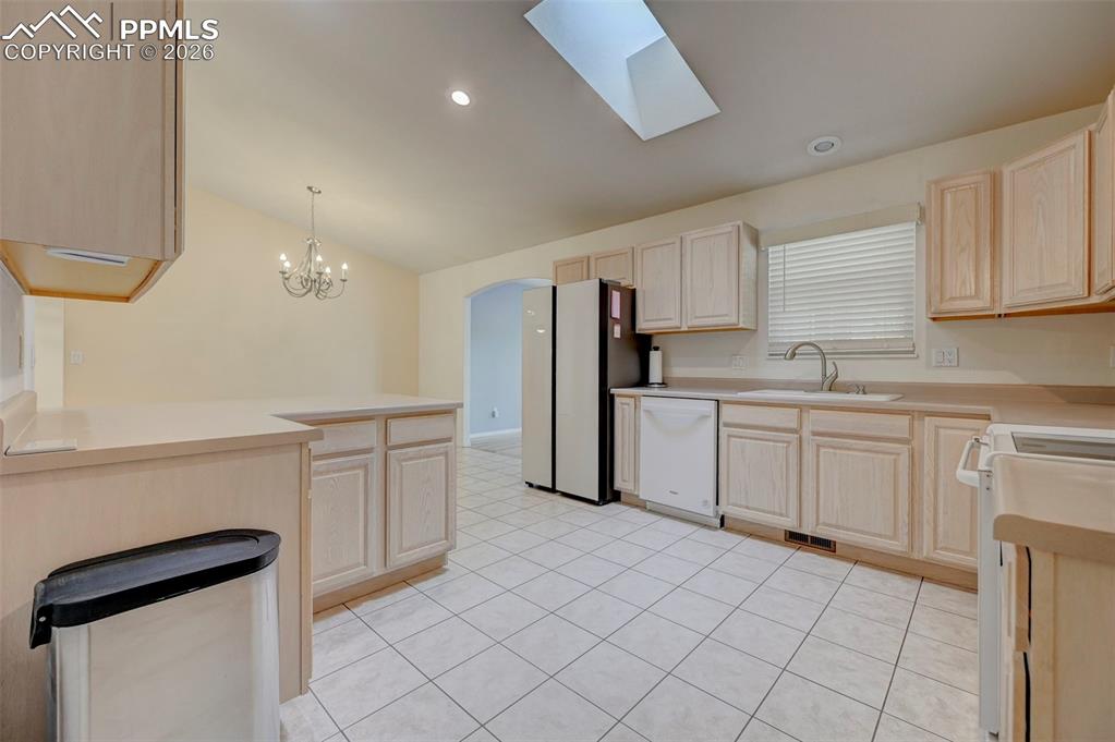 Image 11 of 38: Kitchen