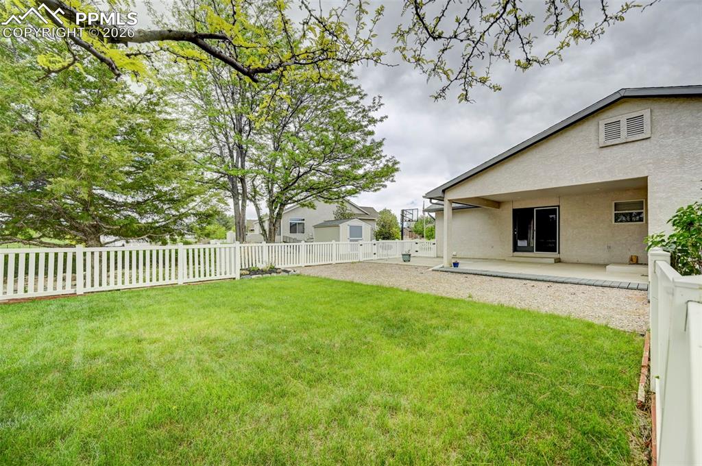 Image 26 of 38: Yard