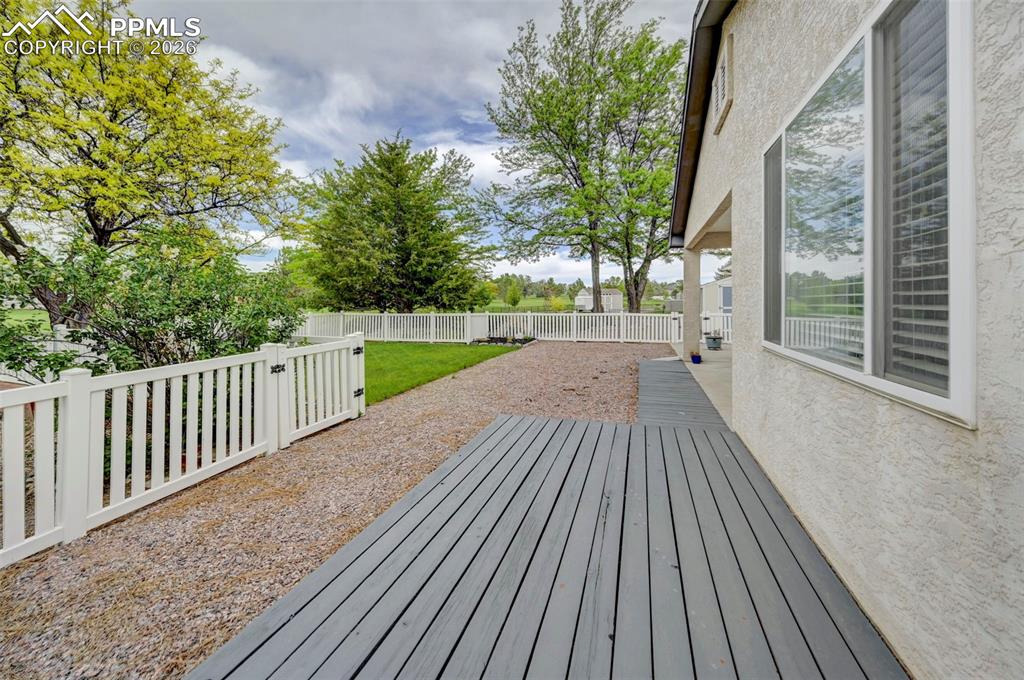 Image 27 of 38: Deck