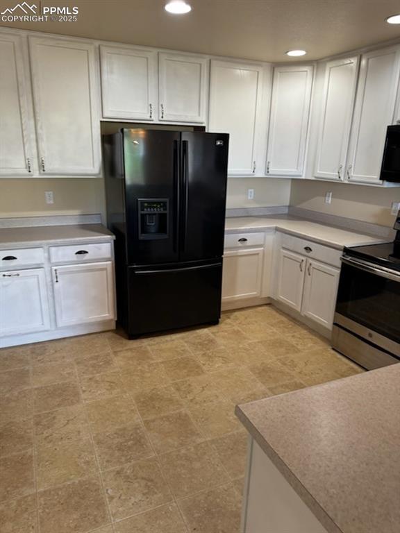Image 5 of 7: Kitchen