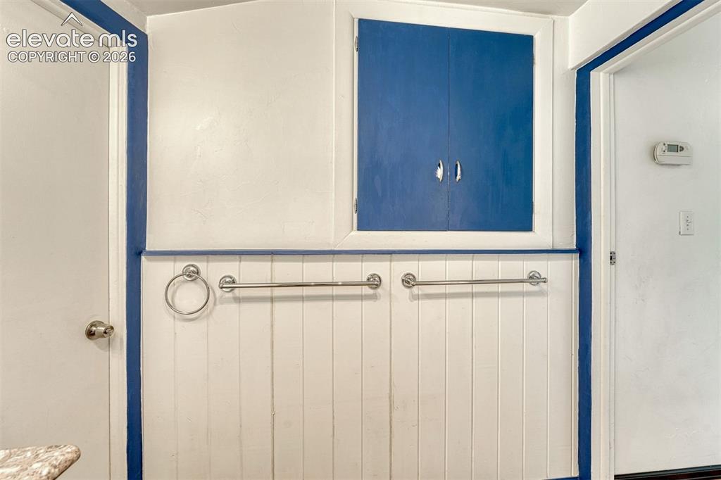 Image 10 of 50: Kitchen
