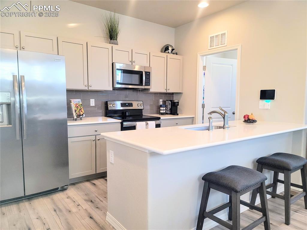Image 8 of 50: Kitchen