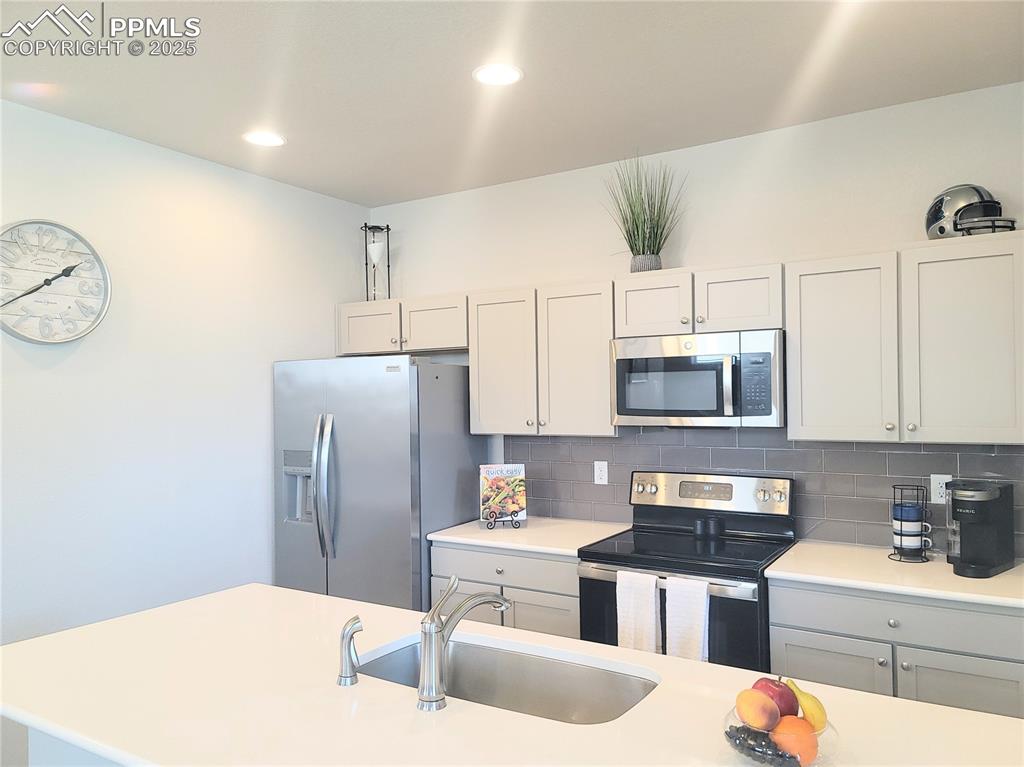 Image 9 of 50: Kitchen