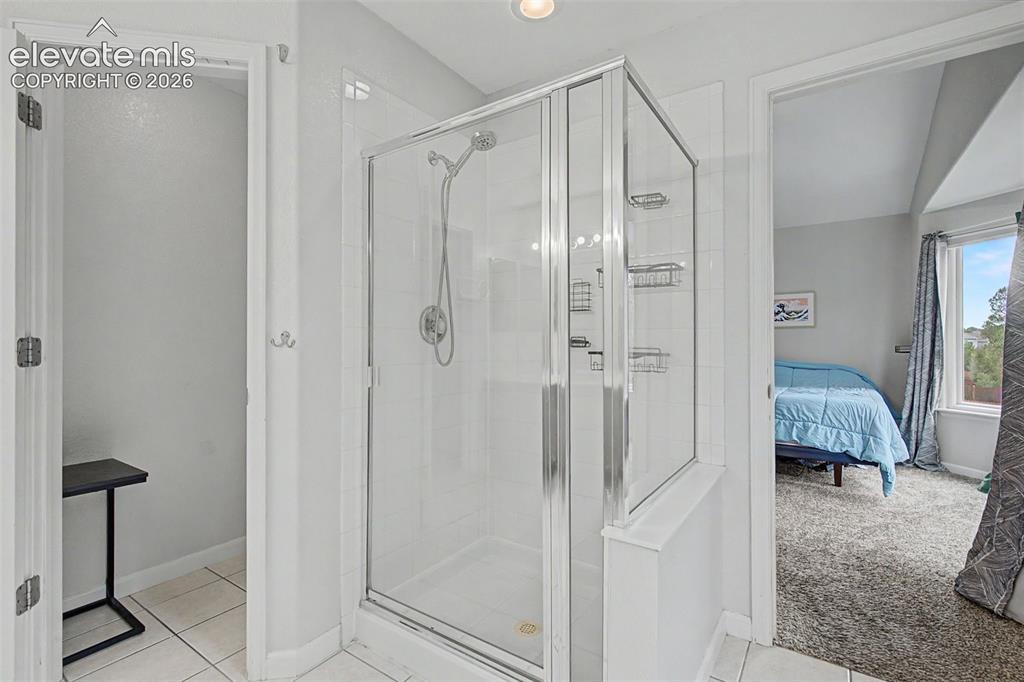 Image 16 of 41: Bathroom