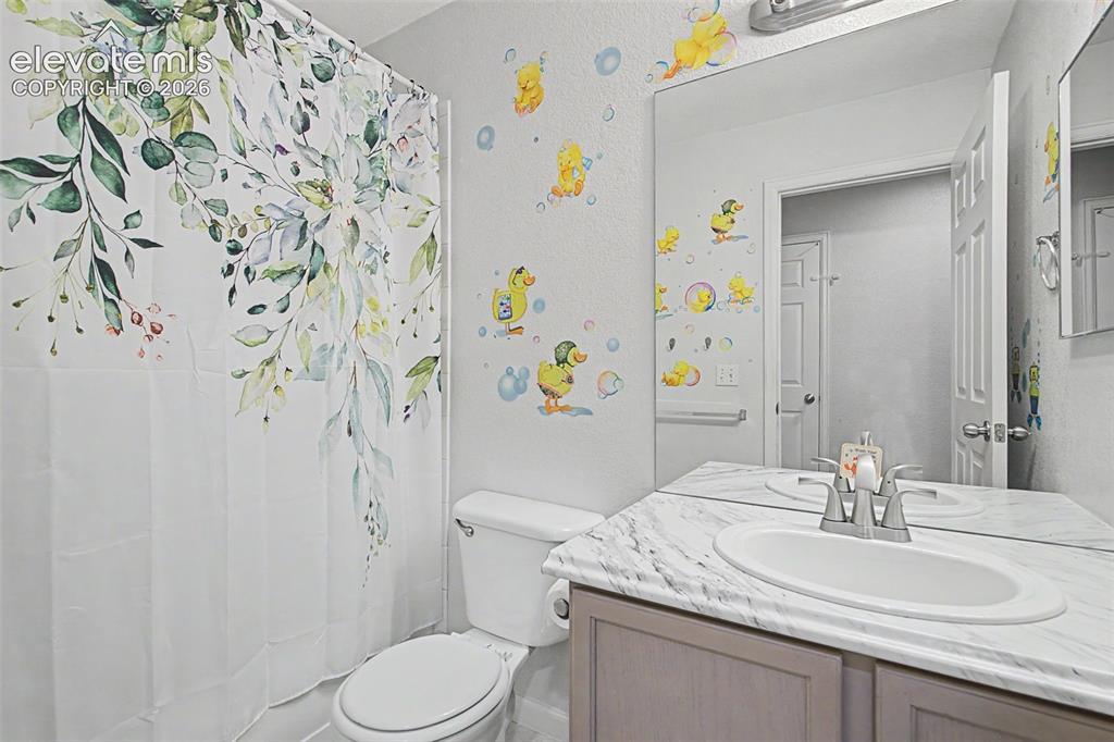Image 22 of 41: Bathroom