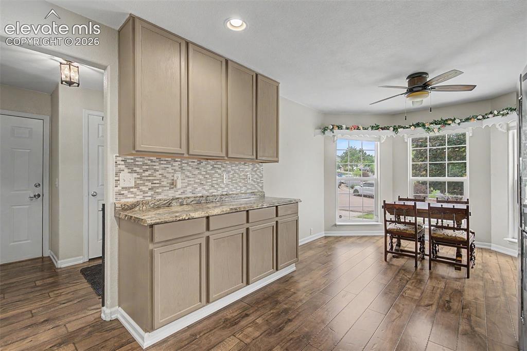 Image 7 of 41: Kitchen