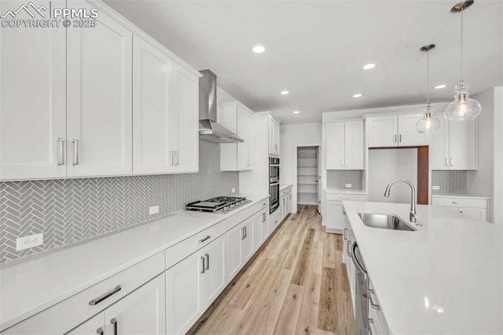 Image 10 of 42: Kitchen
