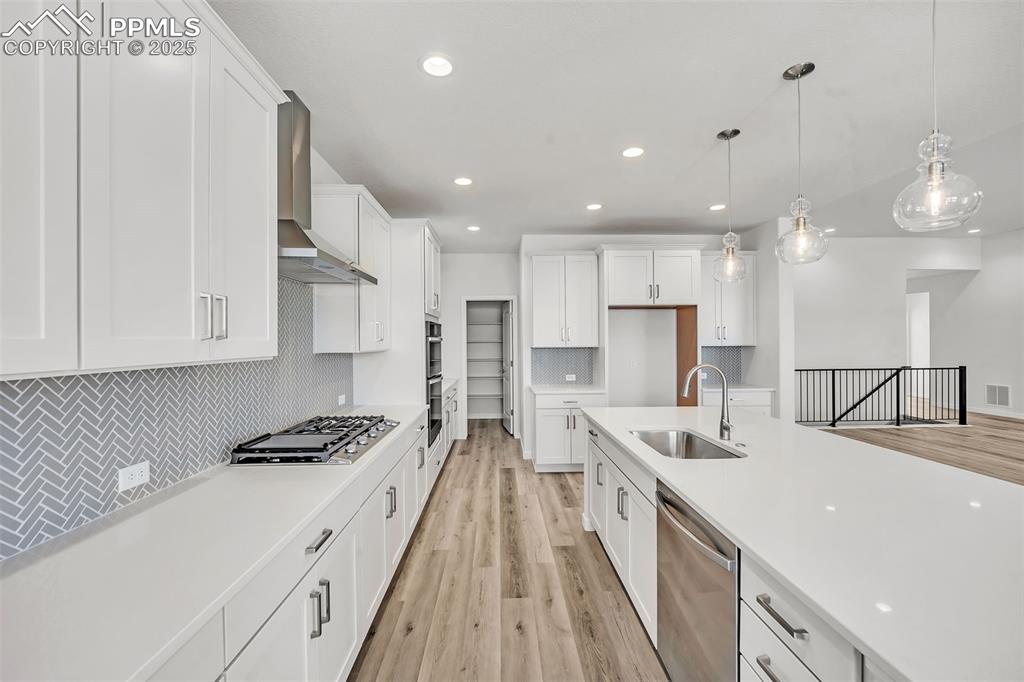 Image 11 of 42: Kitchen