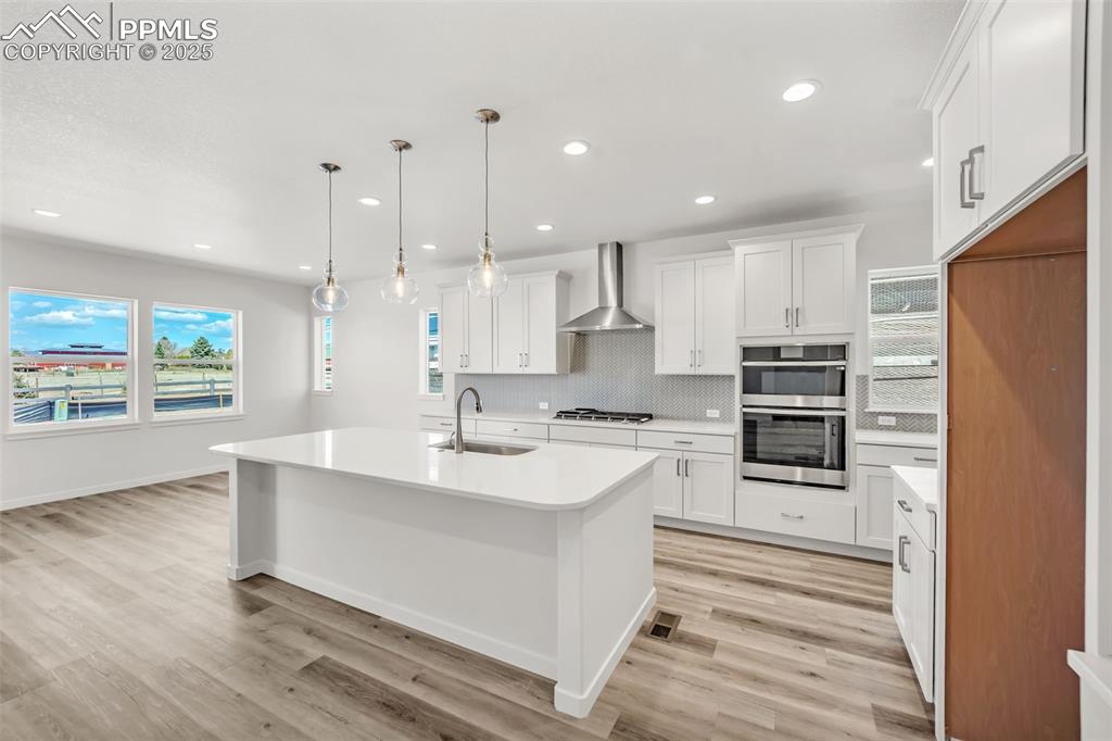 Image 9 of 42: Kitchen